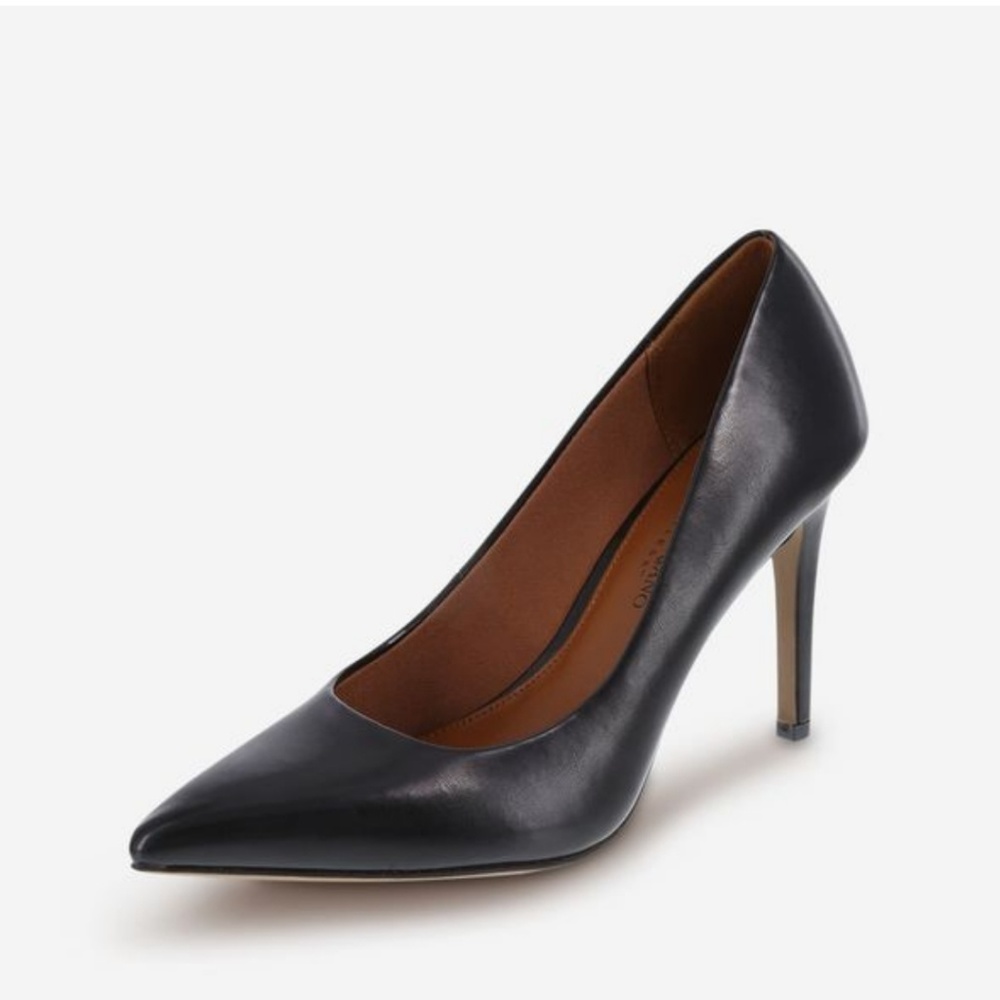 Christian Siriano Black Pointed Pumps wide